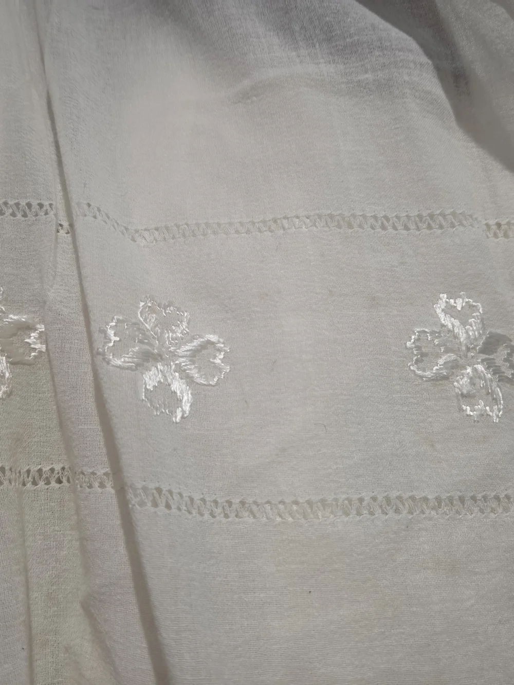 Vintage 1980s Romanian 100% Cotton Embroidered White Shawl Scarf NWT